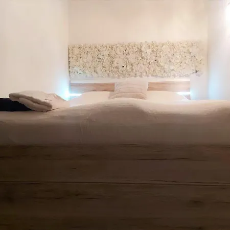 Imadnivalo Kislakas * ブダペスト